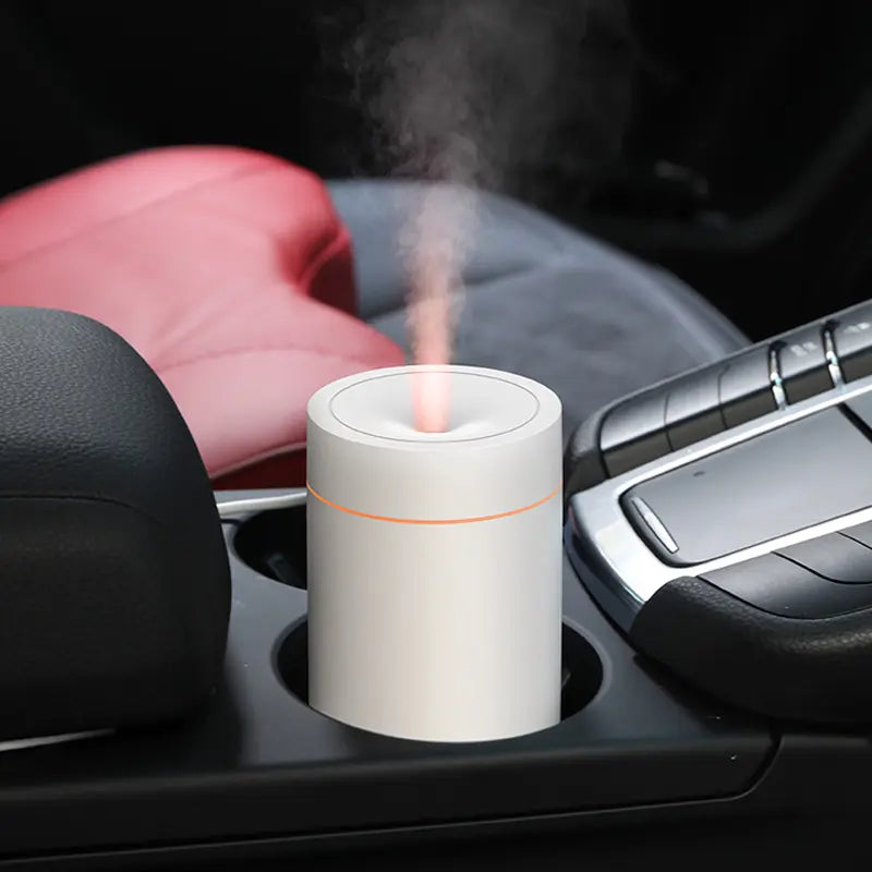 Een handige auto diffuser maakt je autorit aangenaam en aromatisch.